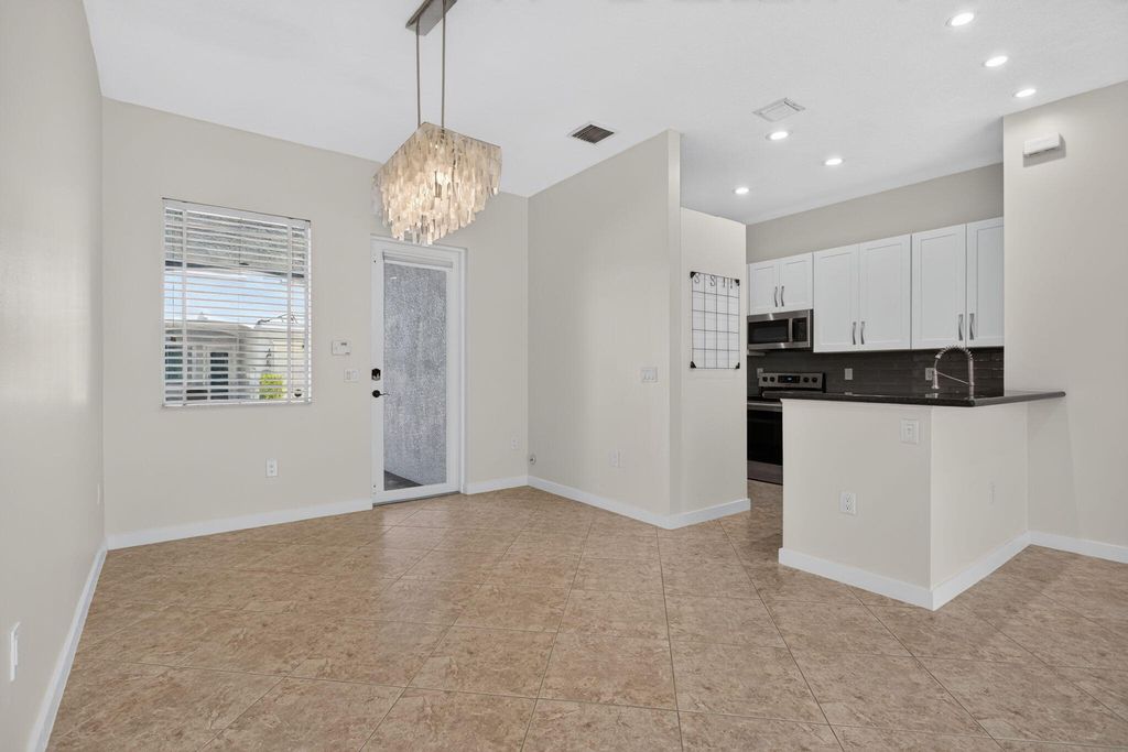 11 NE 20th Avenue, photo 8