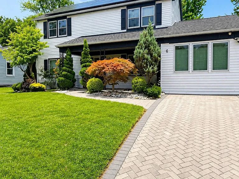 6 Hepburn Ln — Photo 1