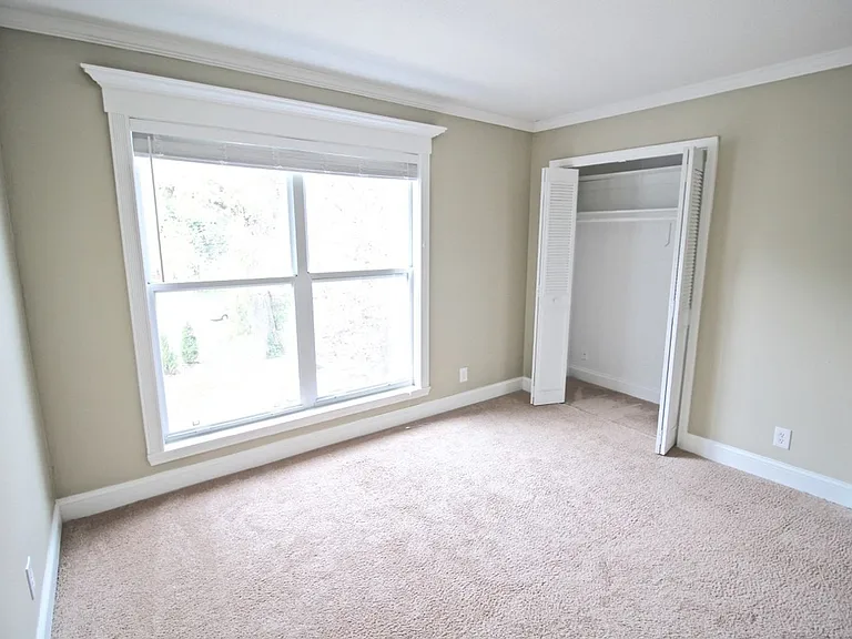 Plaza La Belle Apartments — Photo 53