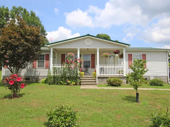 28 Chestnut St, Crab Orchard, KY 40419