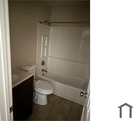 3 bed, 825 sqft, $1,565 — Photo 2