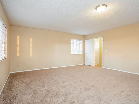 4th image of 25449 Margaret Ave