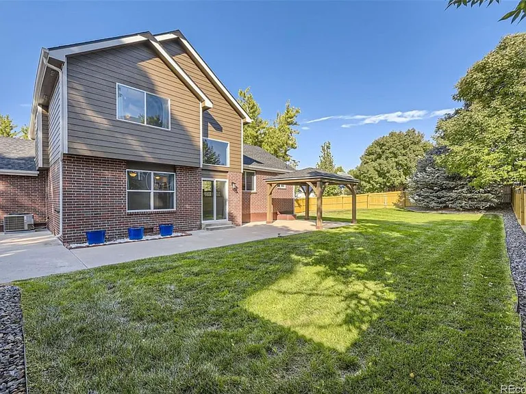8942 W Lake Dr — Photo 2