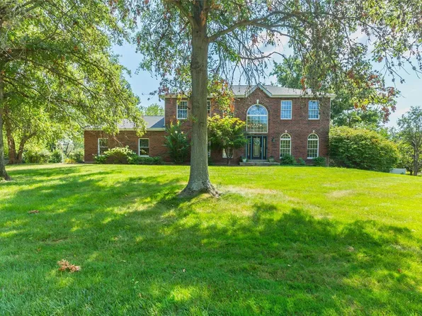 338 Round Tower Dr E, Saint Charles, MO 63304