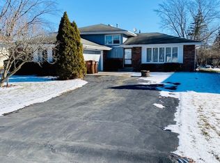 8611 Dunbar St, Willow Springs, IL 60480