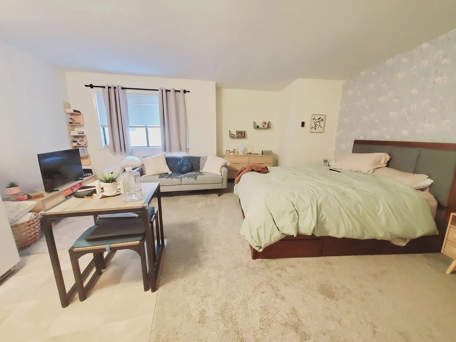 Studio, 1.0 bath, 400 sqft, $1,600 — Photo 2