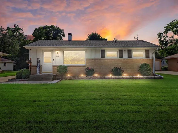 2975 South 101st STREET, West Allis, WI 53227
