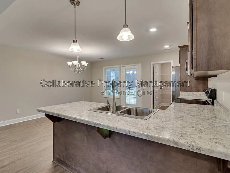 338 Tallulah Bnd — Photo 2