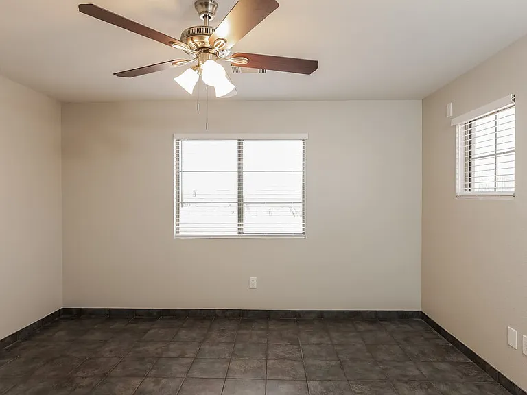 21808 N 40th Pl — Photo 10
