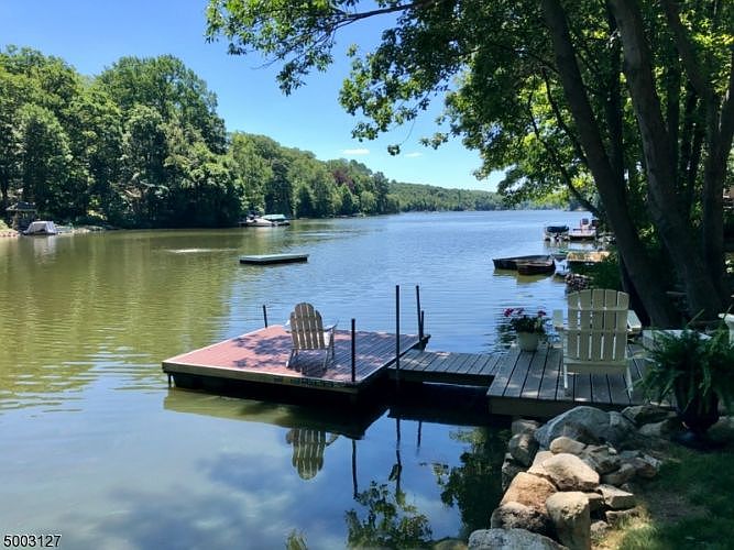 1st image of 1153 Lakeside Dr E