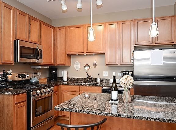 3rd image of 2143 W Wellington Ave Unit 206