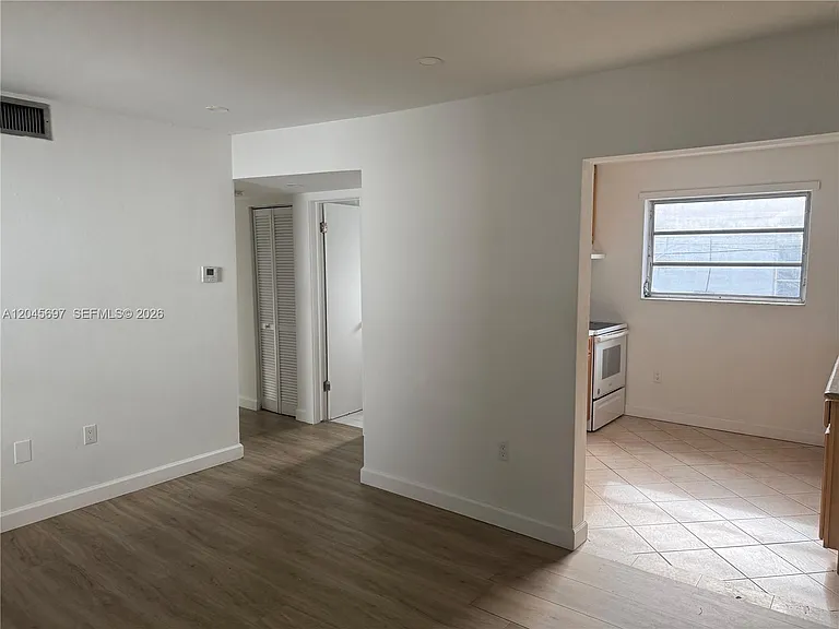 767 SW 9th St #202 — Photo 9