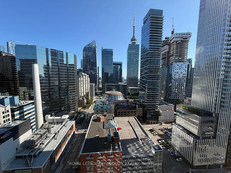 126 Simcoe St #2209