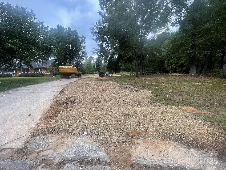 2nd image of 236 Steeplechase Cir #4