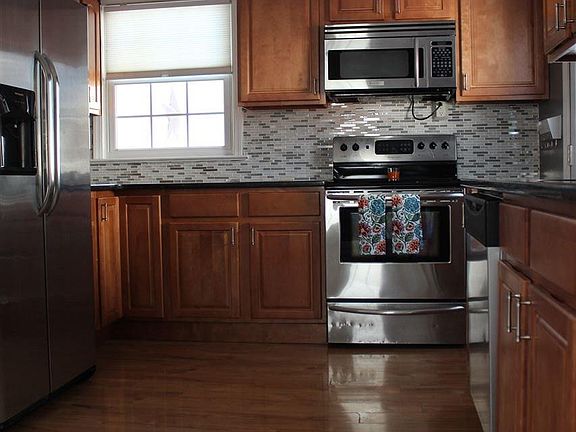 4th image of 51 Brent St