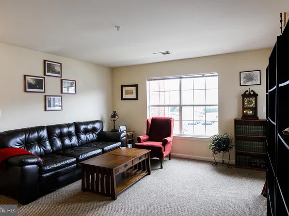 157 Yellowstone Dr APT 208, Charlottesville, VA 22903