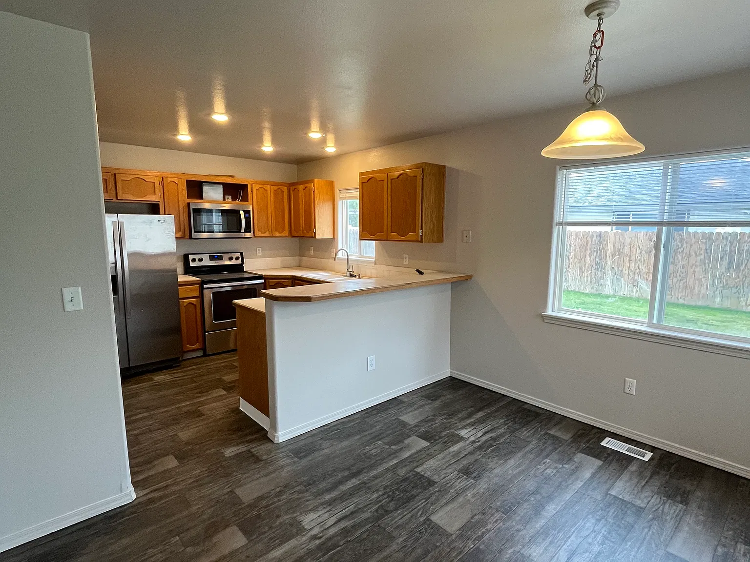 3 bed, 1151 sqft, $2,000 — Photo 4