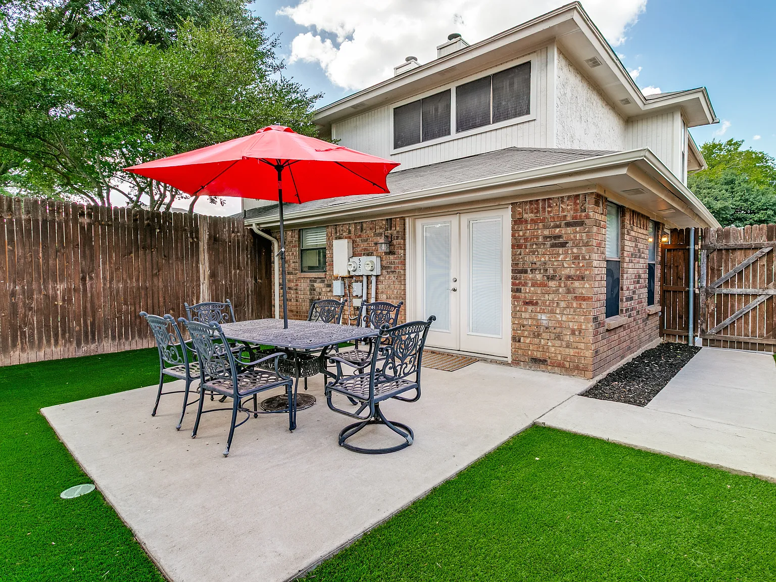 2 bed, 1347 sqft, $2,200 — Photo 1