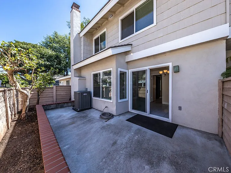 21 Ashbrook #102 — Photo 40