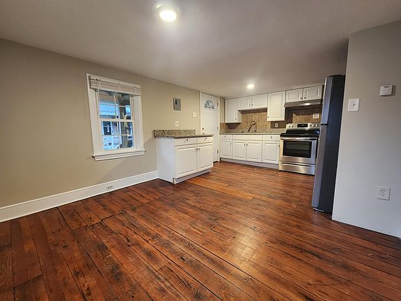 5th image of 212 Jones St
