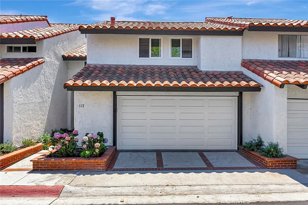 3 bed, 2.5 bath, 1588 sqft, $4,500 — Photo 2
