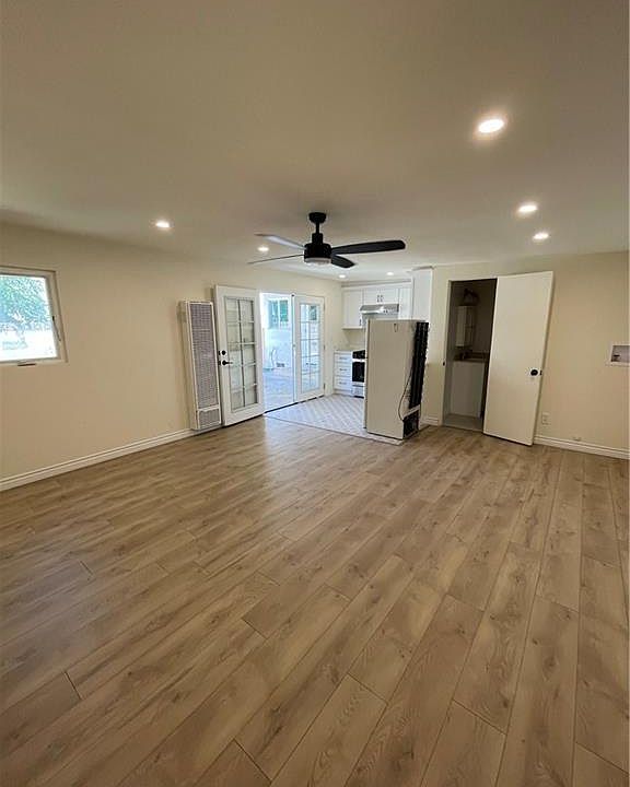 2nd image of 1127 N Verdugo Rd #B