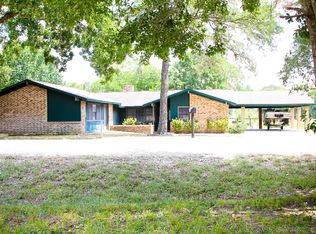 219 Shady Acres Ln, Brenham, TX 77833