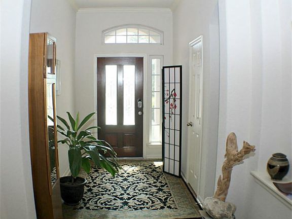 4th image of 1809 Foxglove Dr