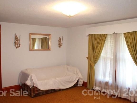 5th image of 3252 Barus St