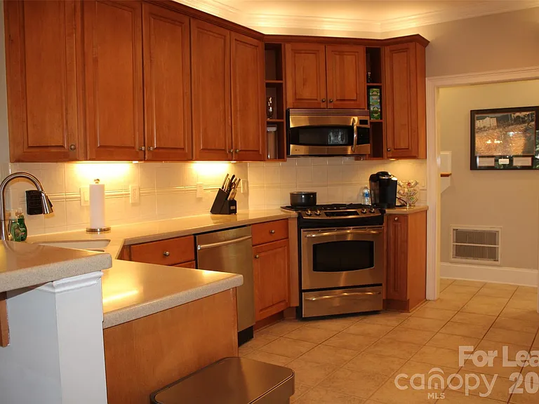 17404 Summer Place Dr — Photo 2