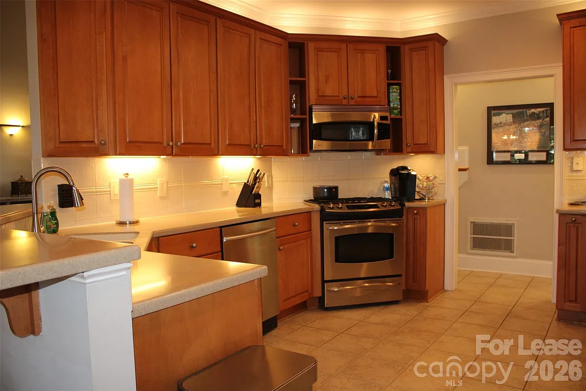 Building Photo - 17404 Summer Place Dr