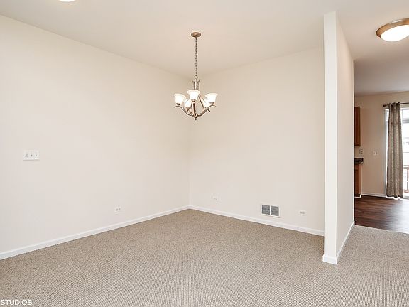5th image of 77 Thomas Ct
