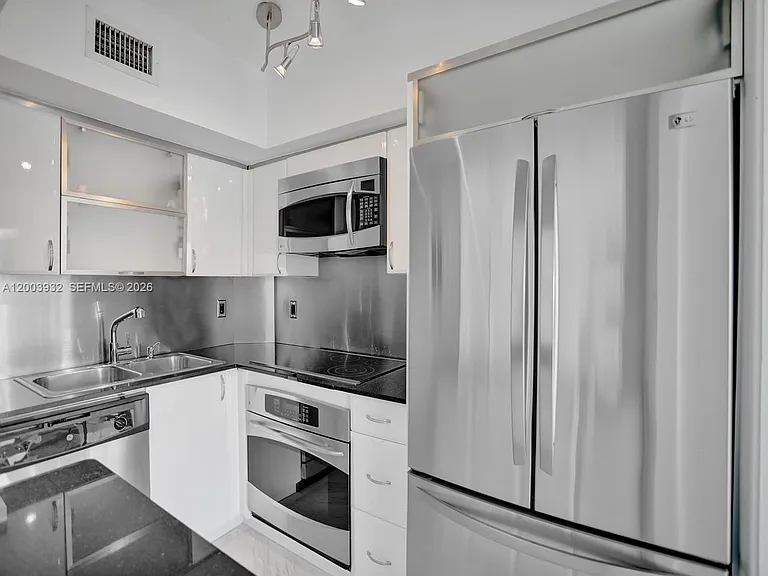 286 Bal Bay Dr #2B — Photo 4
