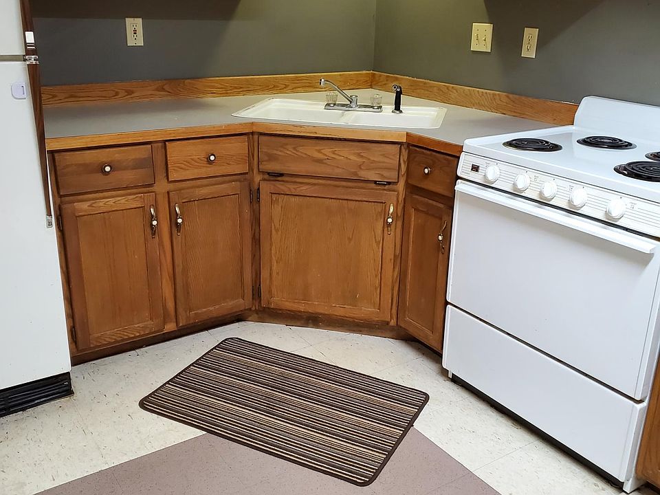 1st image of 813 W 28th St APT 2