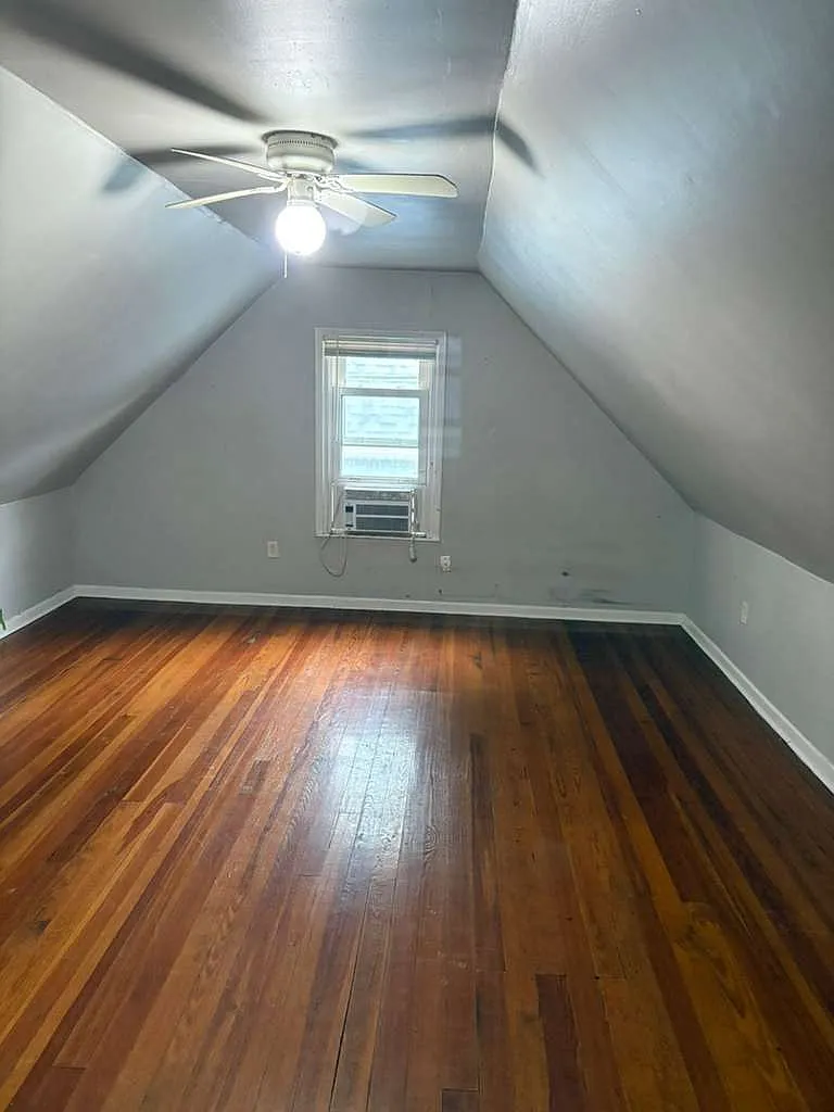 1559 Ambrose Avenue - 1 — Photo 3