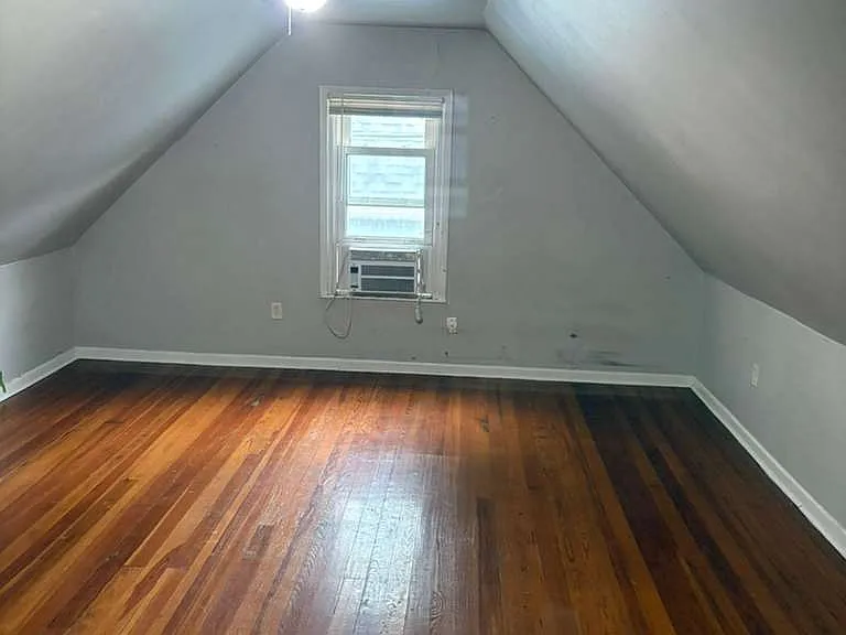 1559 Ambrose Ave — Photo 3
