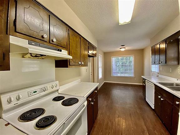 4th image of 2287 Eastover Dr