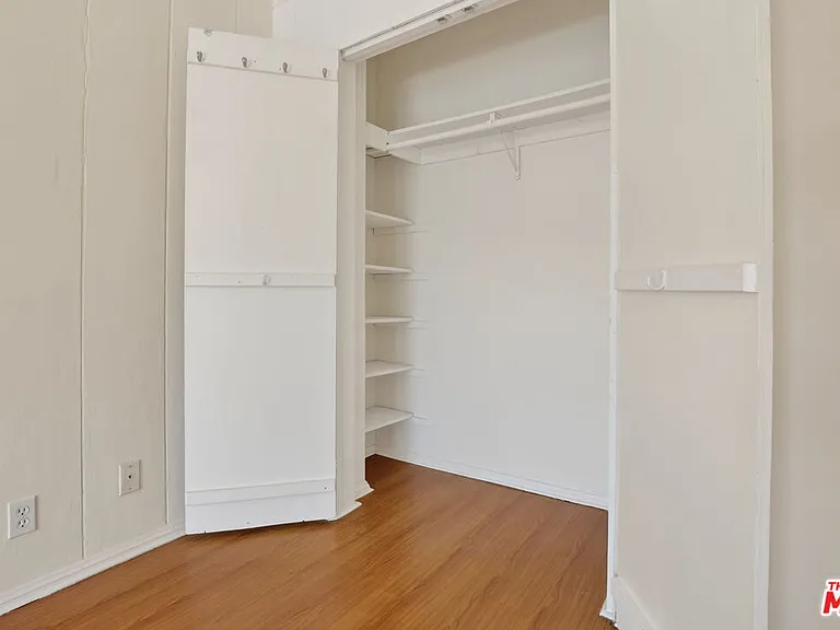 14721 Sylvan St #4 — Photo 8
