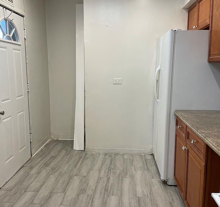 1st image of 1739 W Pratt Blvd APT 2