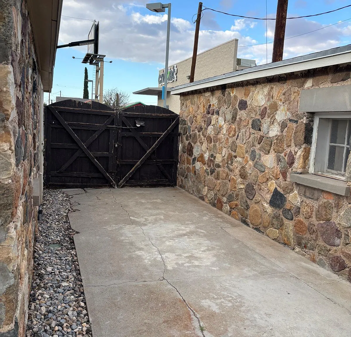 1 bed, 1.0 bath, 500 sqft, $1,000 — Photo 2