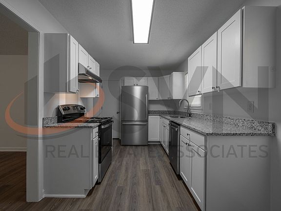 2nd image of 2911 Beechwood Dr