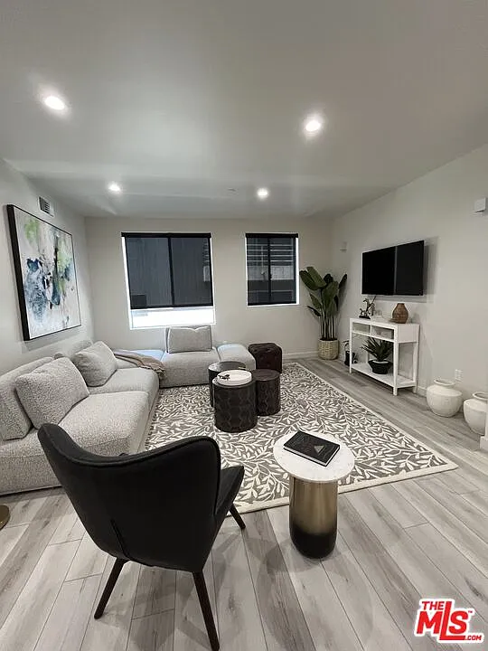 2 bed, 2.0 bath, 851 sqft, $5,000 — Photo 4
