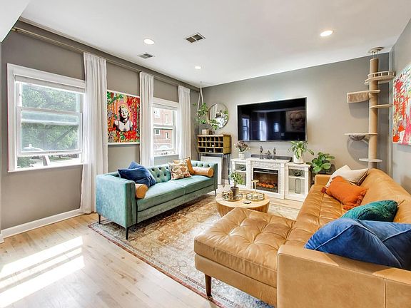 2nd image of 3000 N Hoyne Ave #2