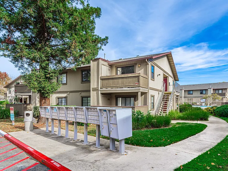 River Oaks Apartments — Photo 19