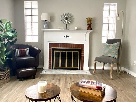 4th image of 877 10th St NE