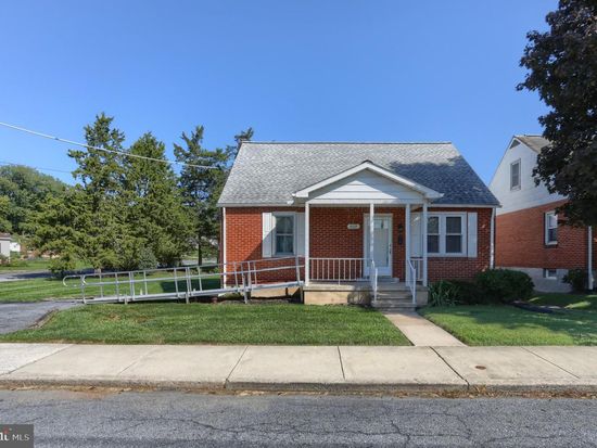 610 W 2nd St, Hummelstown, PA 17036