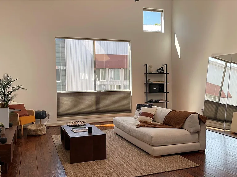 2918 Commerce St — Photo 10