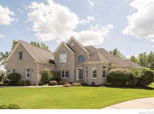 65 Nature Cove Ct, Williamsville, NY 14221