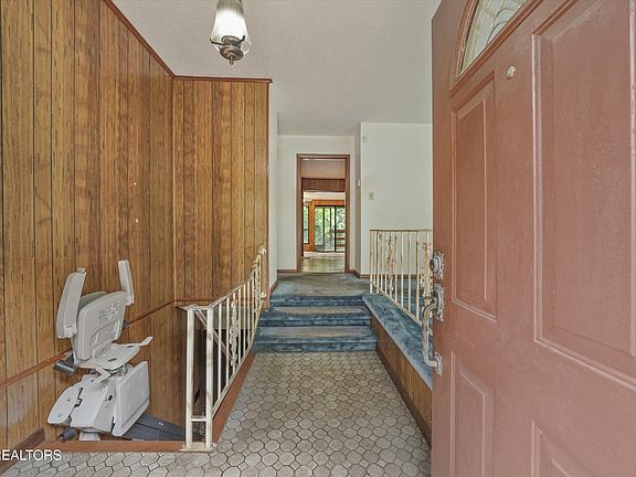 3rd image of 308 Trossachs Ln