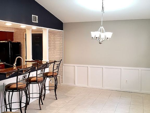 4th image of 1011 Alderwood Way